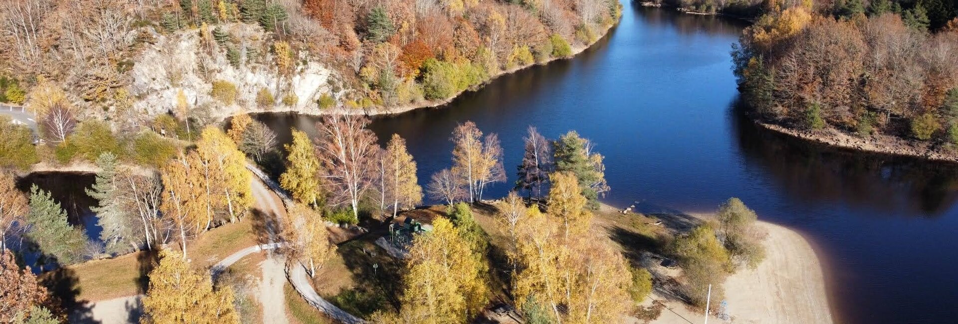 Baignade et base nautique de Lastioulles Cantal (15) 